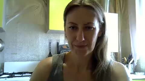 Snapshot of ashleyxhoney chatting on June 10, 7:07 am AshleyXHoney online show from June 10, 7:07 am