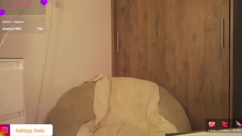 Snapshot of ashleyyfox_ chatting on June 4, 2:06 am Ashley Fox online show from June 4, 2:06 am