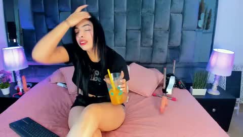 Snapshot of ashly_bloom chatting on May 13, 3:26 am Ashly online show from May 13, 3:26 am