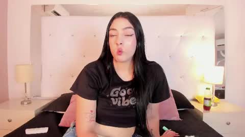 Snapshot of ashly_bloom chatting on July 4, 7:31 pm Ashly online show from July 4, 7:31 pm