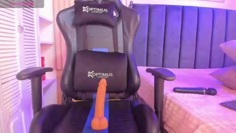 Snapshot of ashlye_miller_ chatting on December 17, 6:45 am ashlye_miller_ online show from December 17, 6:45 am