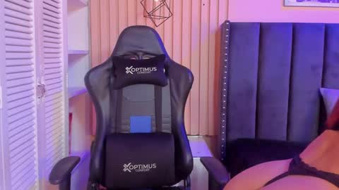Snapshot of ashlye_miller_ chatting on December 22, 4:17 am ashlye_miller_ online show from December 22, 4:17 am