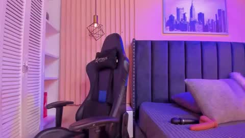 Snapshot of ashlye_miller_ chatting on January 12, 6:49 am ashlye_miller_ online show from January 12, 6:49 am