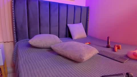 Snapshot of ashlye_miller_ chatting on January 14, 7:06 am ashlye_miller_ online show from January 14, 7:06 am