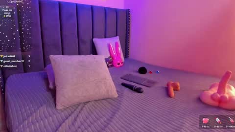 Snapshot of ashlye_miller_ chatting on January 17, 6:47 am ashlye_miller_ online show from January 17, 6:47 am