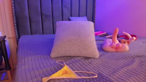 Snapshot of ashlye_miller_ chatting on February 11, 7:02 am ashlye_miller_ online show from February 11, 7:02 am