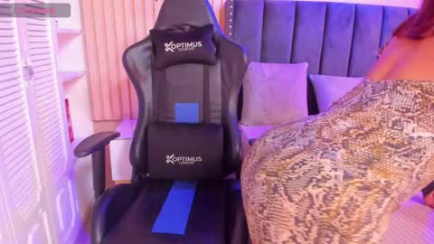 Snapshot of ashlye_miller_ chatting on March 1, 4:15 am ashlye_miller_ online show from March 1, 4:15 am