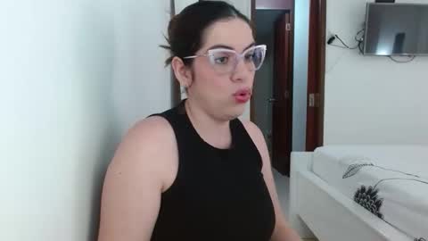 Snapshot of ashlymoon chatting on February 18, 6:04 pm AshlyMoon online show from February 18, 6:04 pm