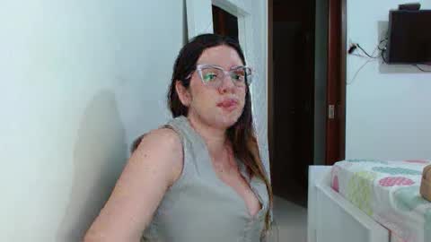 Snapshot of ashlymoon chatting on May 15, 11:01 pm AshlyMoon online show from May 15, 11:01 pm