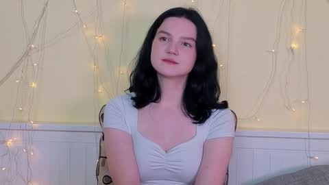 Snapshot of ashlyvincente chatting on November 13, 8:24 am Kristine online show from November 13, 8:24 am