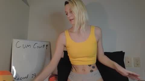 Snapshot of ashquartz chatting on March 11, 1:00 am Ash online show from March 11, 1:00 am