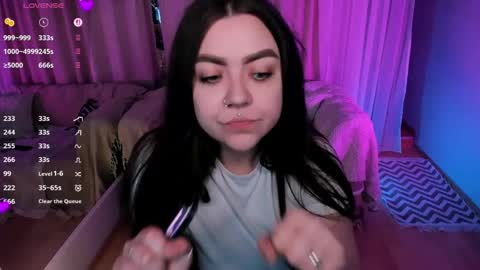 Snapshot of ashton_heidi chatting on June 8, 1:28 am Your girlfriend online show from June 8, 1:28 am