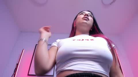 Snapshot of asia_lune chatting on April 28, 3:33 am MyaFontaine online show from April 28, 3:33 am