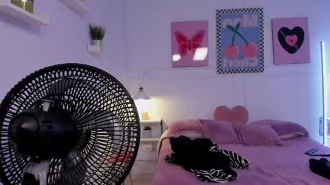 Snapshot of asia_lune chatting on May 16, 10:36 am MyaFontaine online show from May 16, 10:36 am