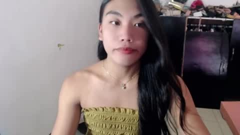 Snapshot of asian_alliyah chatting on May 11, 2:28 am asian_alliyah online show from May 11, 2:28 am