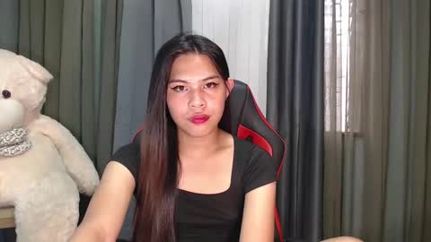 Snapshot of asian_boy_ralph143 chatting on December 28, 6:06 am ELLE dont forget to follow and thumbs up online show from December 28, 6:06 am