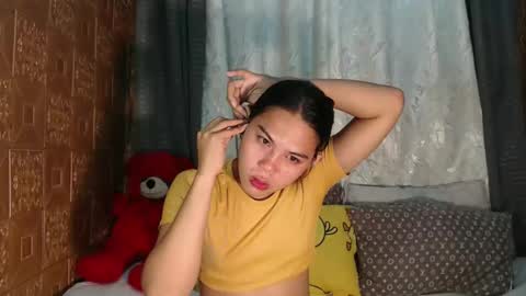 Snapshot of asian_boy_ralph143 chatting on January 12, 11:15 pm ELLE dont forget to follow and thumbs up online show from January 12, 11:15 pm