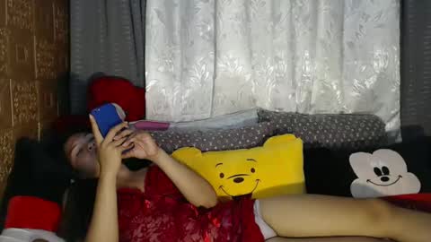 Snapshot of asian_boy_ralph143 chatting on January 22, 2:26 am ELLE dont forget to follow and thumbs up online show from January 22, 2:26 am