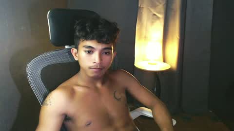 Snapshot of asian_hunk_moreno chatting on June 29, 6:08 pm Yuri online show from June 29, 6:08 pm