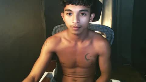 Snapshot of asian_hunk_moreno chatting on June 30, 8:10 pm Yuri online show from June 30, 8:10 pm