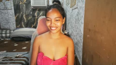 Snapshot of asian_janeth chatting on February 20, 11:27 pm im janeth single mom online show from February 20, 11:27 pm