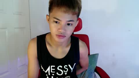 Snapshot of asian_lover05 chatting on April 27, 5:00 pm asian_lover05 online show from April 27, 5:00 pm