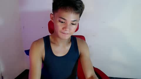 Snapshot of asian_lover05 chatting on June 5, 4:35 pm asian_lover05 online show from June 5, 4:35 pm