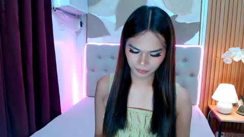 mooreen online show from April 12, 8:52 am