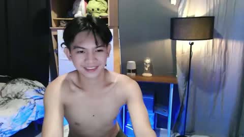 Snapshot of asian_wayne chatting on February 12, 1:37 pm wayne online show from February 12, 1:37 pm