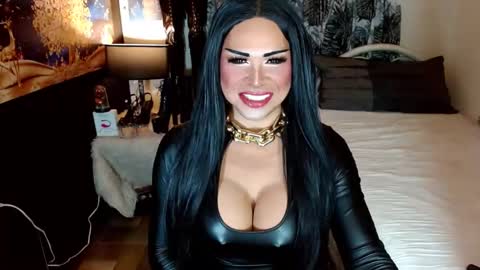 nicole online show from March 11, 5:19 pm