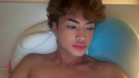 Snapshot of asianboyjerkz chatting on June 17, 2:25 am asianboyjerkz online show from June 17, 2:25 am