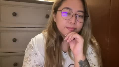 Curvy online show from July 19, 3:05 pm