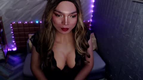 Snapshot of asiandollxxx4u chatting on April 27, 5:27 am BELLA NOTCH online show from April 27, 5:27 am