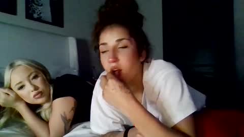 asianicolee online show from May 5, 5:48 am