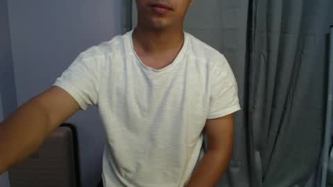 Snapshot of asianlatinoboy chatting on August 1, 2:44 am Josh online show from August 1, 2:44 am