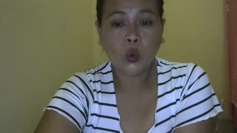 Snapshot of asianmom22 chatting on April 23, 12:29 pm asianmom22 online show from April 23, 12:29 pm