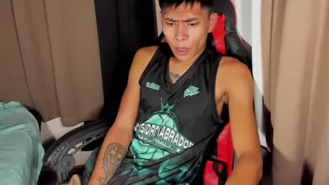 Snapshot of asianplayboyx chatting on February 18, 3:21 am mark online show from February 18, 3:21 am