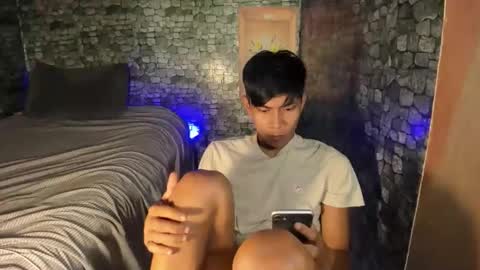 Snapshot of asianplayboyx chatting on April 19, 3:28 am mark online show from April 19, 3:28 am