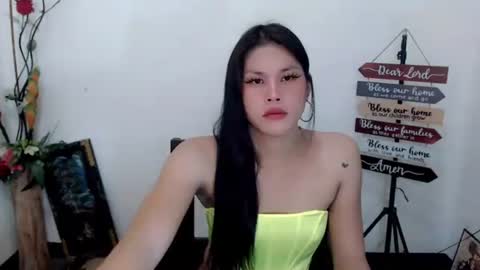 Snapshot of asiansexy_bitch chatting on October 18, 2:18 pm lucy gwapa online show from October 18, 2:18 pm