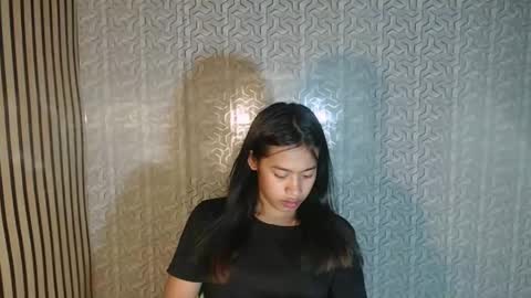 kisses online show from April 19, 6:10 pm