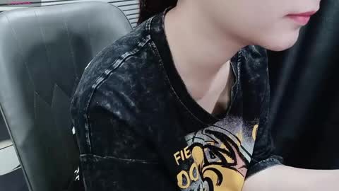 Snapshot of asiasweety chatting on May 9, 1:22 am SoHye online show from May 9, 1:22 am