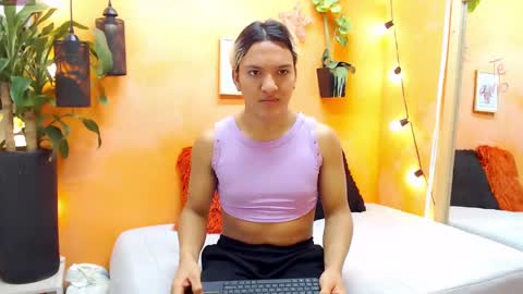 Snapshot of aslyhernandez chatting on December 9, 11:15 am ASLY online show from December 9, 11:15 am