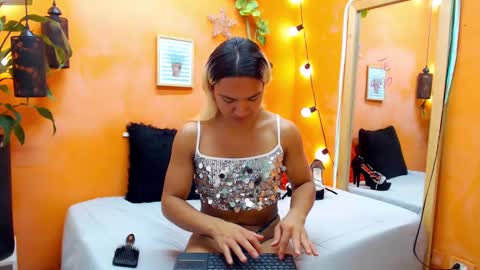 Snapshot of aslyhernandez chatting on December 14, 11:29 am ASLY online show from December 14, 11:29 am