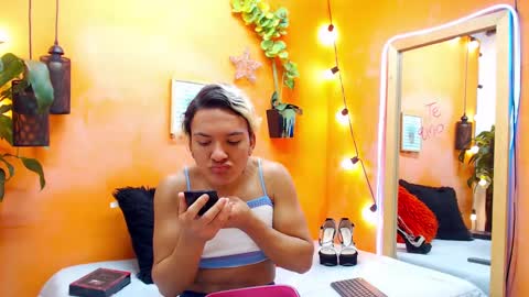 Snapshot of aslyhernandez chatting on December 21, 11:22 am ASLY online show from December 21, 11:22 am