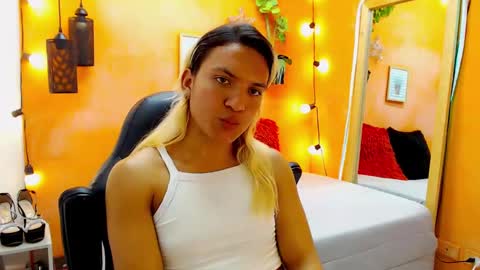 Snapshot of aslyhernandez chatting on January 2, 8:46 pm ASLY online show from January 2, 8:46 pm