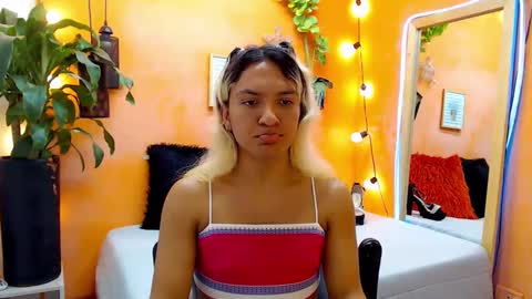 Snapshot of aslyhernandez chatting on January 4, 5:47 pm ASLY online show from January 4, 5:47 pm