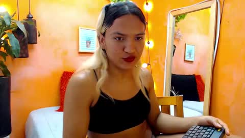 Snapshot of aslyhernandez chatting on January 8, 3:07 pm ASLY online show from January 8, 3:07 pm