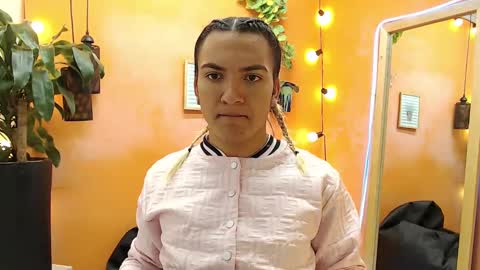 Snapshot of aslyhernandez chatting on January 20, 11:45 am ASLY online show from January 20, 11:45 am