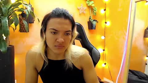 Snapshot of aslyhernandez chatting on January 27, 11:22 am ASLY online show from January 27, 11:22 am