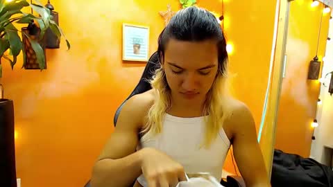 Snapshot of aslyhernandez chatting on January 28, 11:28 am ASLY online show from January 28, 11:28 am